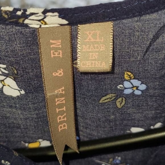 Brina & Em Sz. XL Blue Patterned Floral Vneck Button Down Tunic - Picture 3 of 8